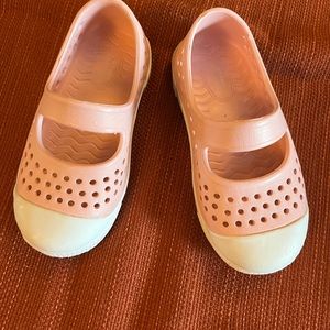 Girls pink size 8 old navy ballet slip ons